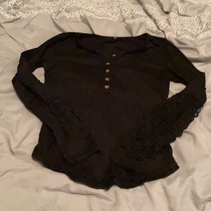 Henley black longsleeve